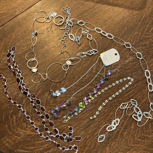 Huge lot of assorted estate sale ladies/girls jewelry, pins, pendants, earrings+ - Picture 11 of 12